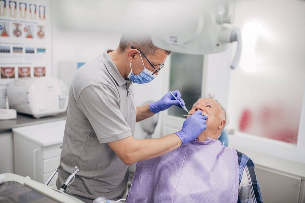 Colocacion de los implantes dentales Nobel Biocare en Cancun Mexico
